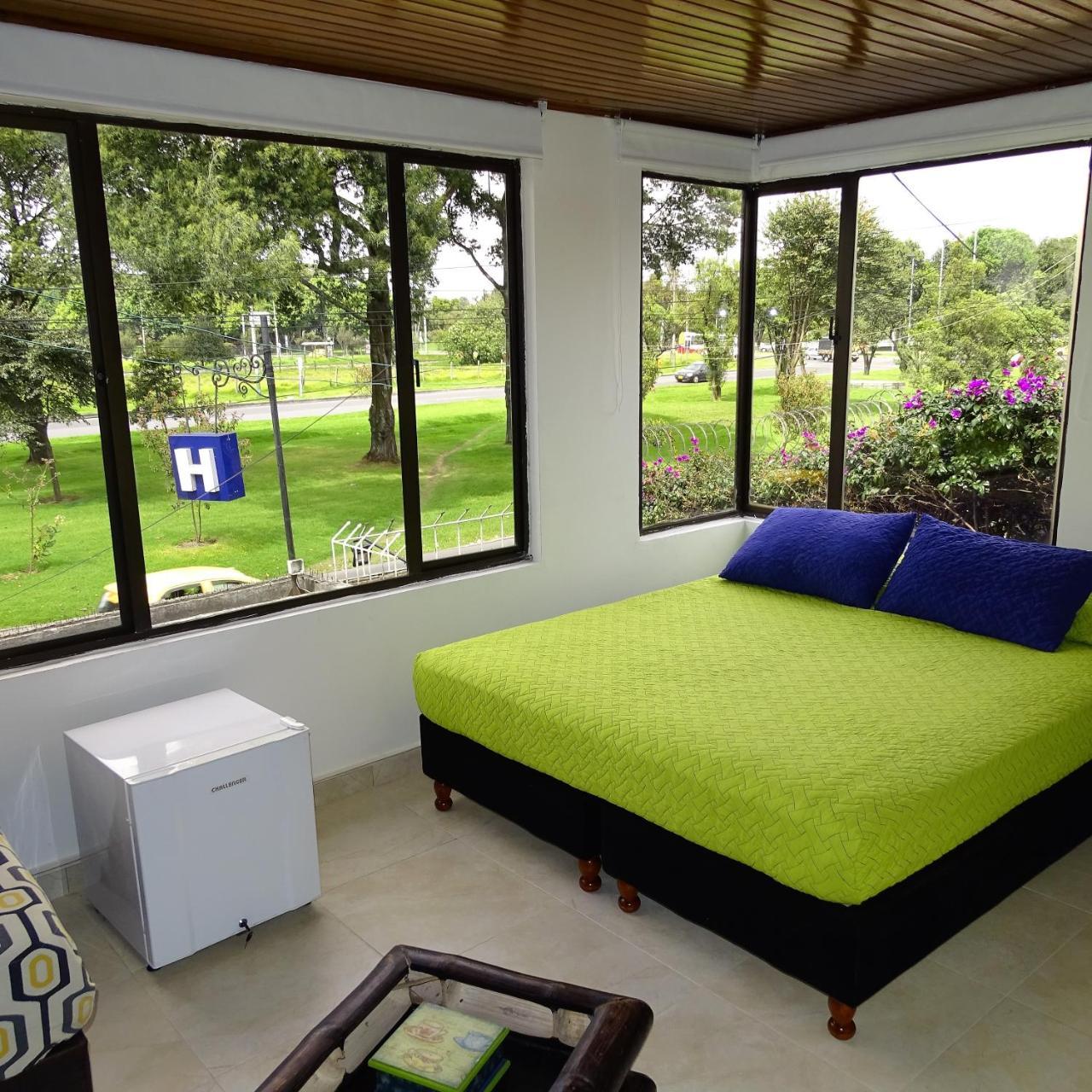 Violeta Park Hostel Bogota Luaran gambar