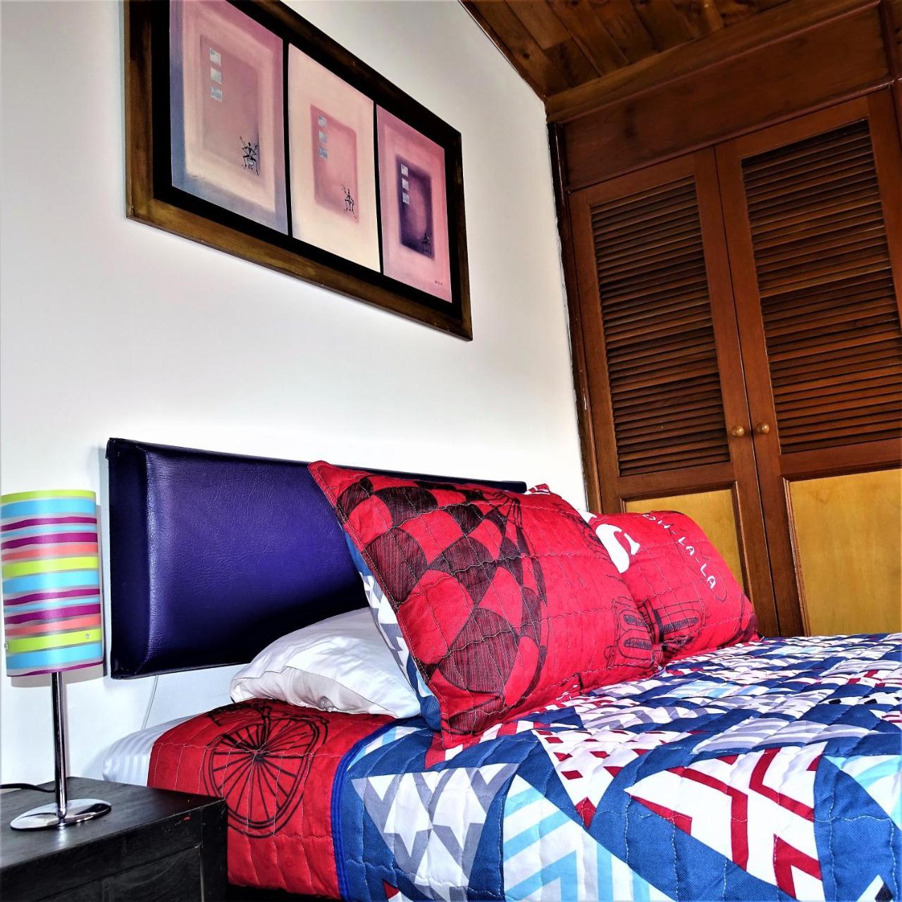 Violeta Park Hostel Bogota Luaran gambar