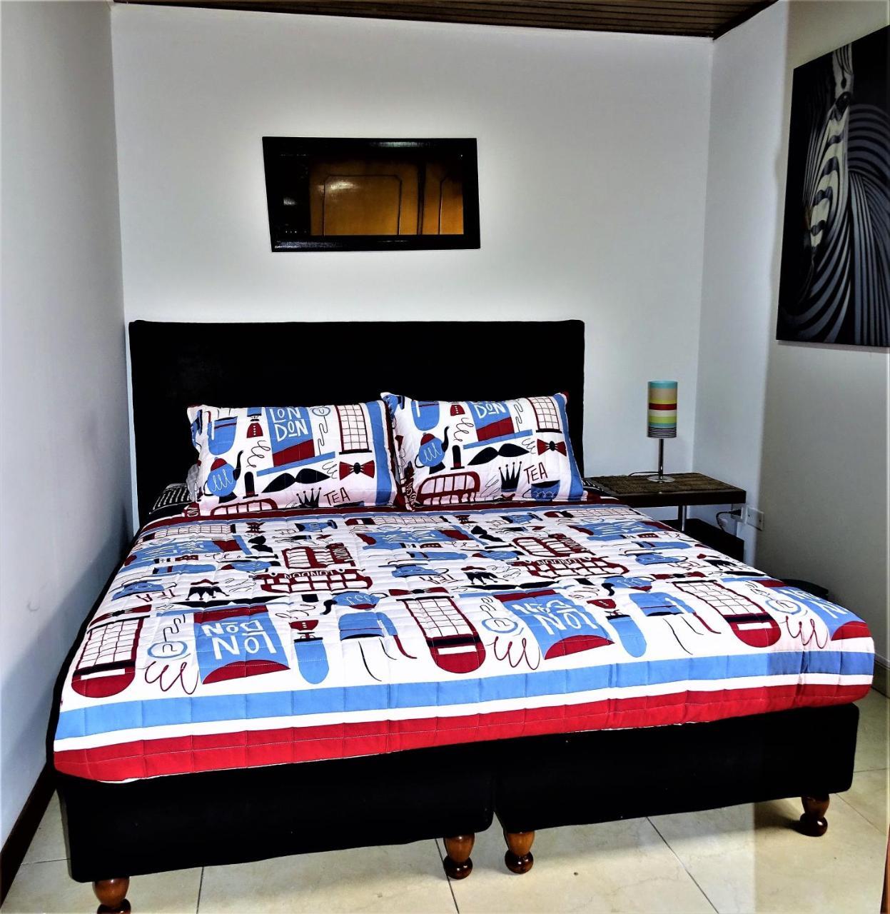 Violeta Park Hostel Bogota Luaran gambar